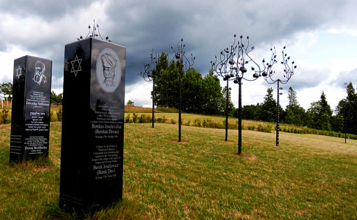 72_Litvaku atminimo sodas. V. Bunkos n.jpg